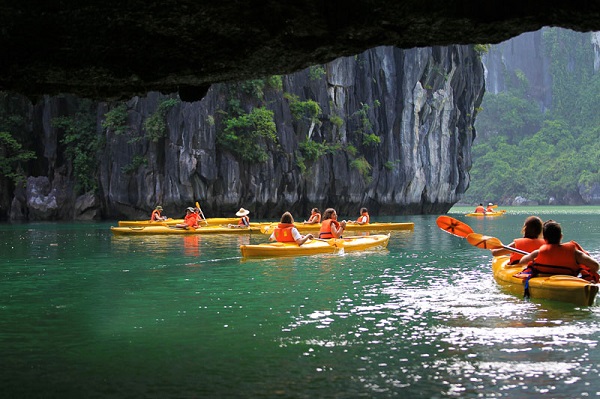 HaLong Bay kayaking